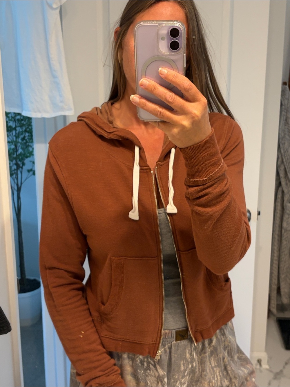 Lightweight zipped cropped hoodie